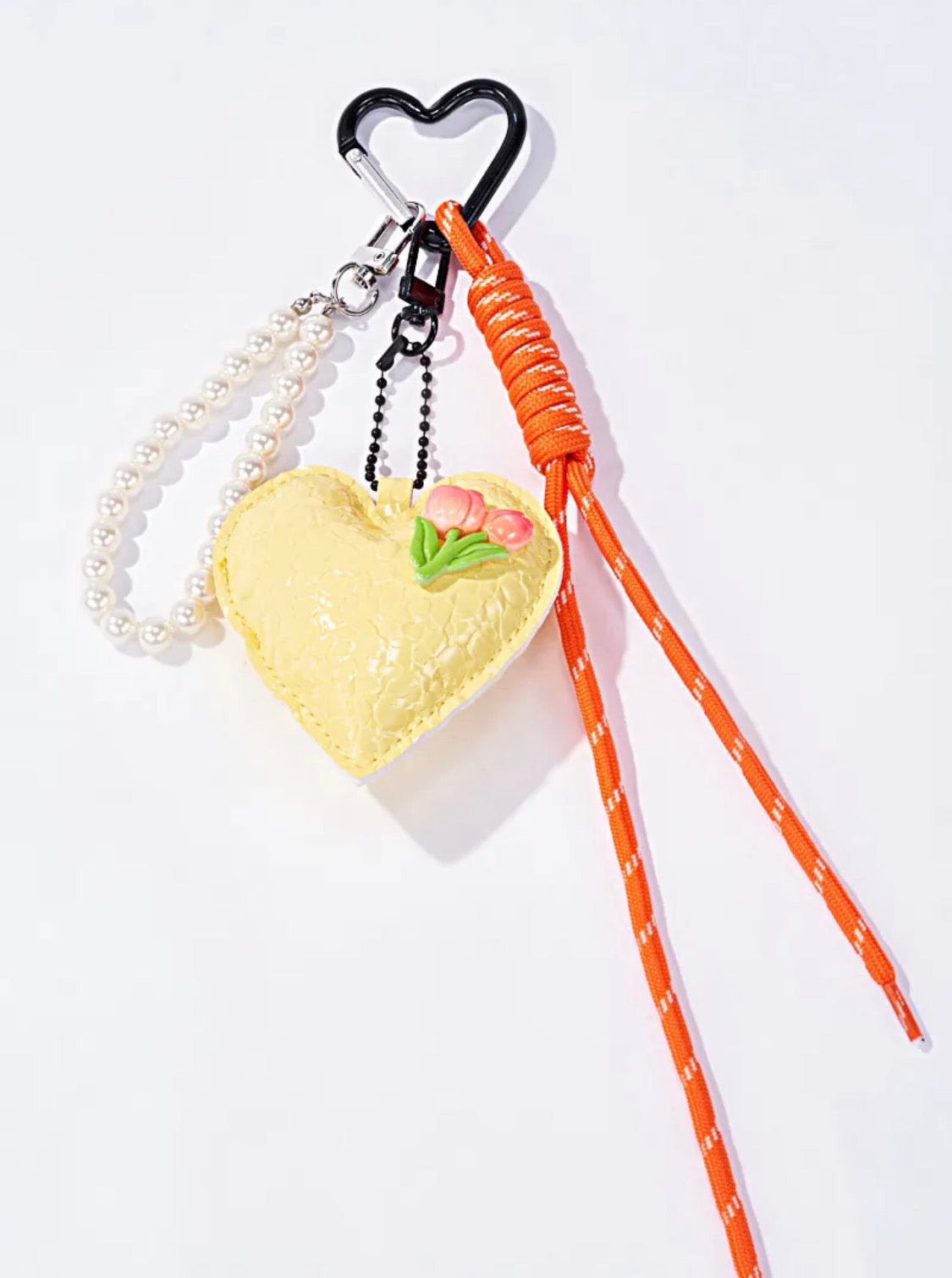 Grigri de sac cœur aux tulipes et perles ÉLINE L'ATELIER