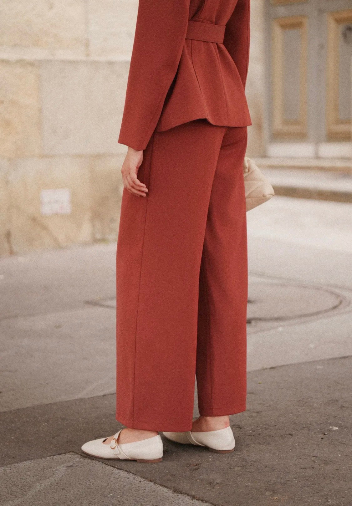Ensemble pantalon fluide et veste ceinturée FRIME