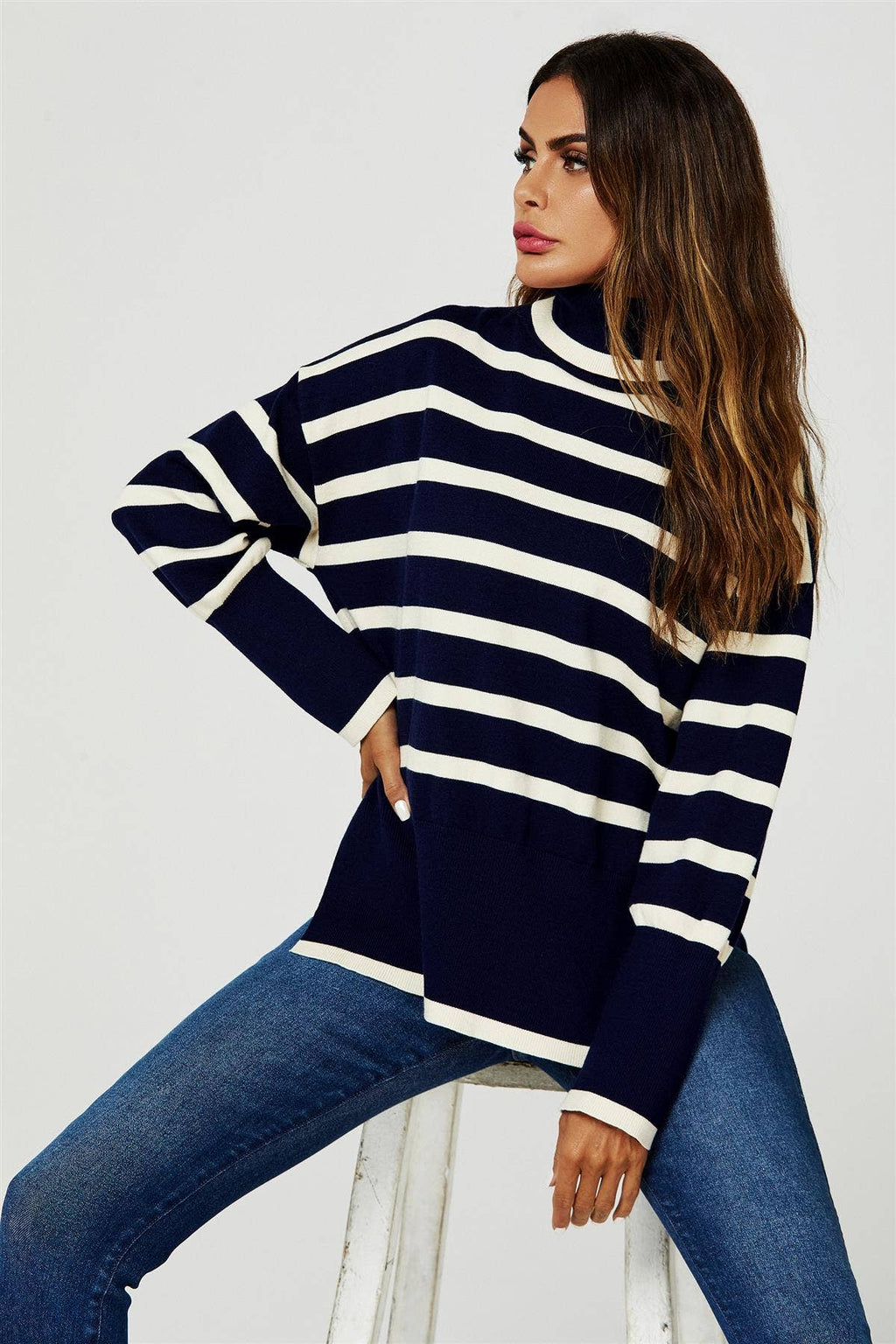 Pull à col roulé à rayures en bleu marine  FS collection