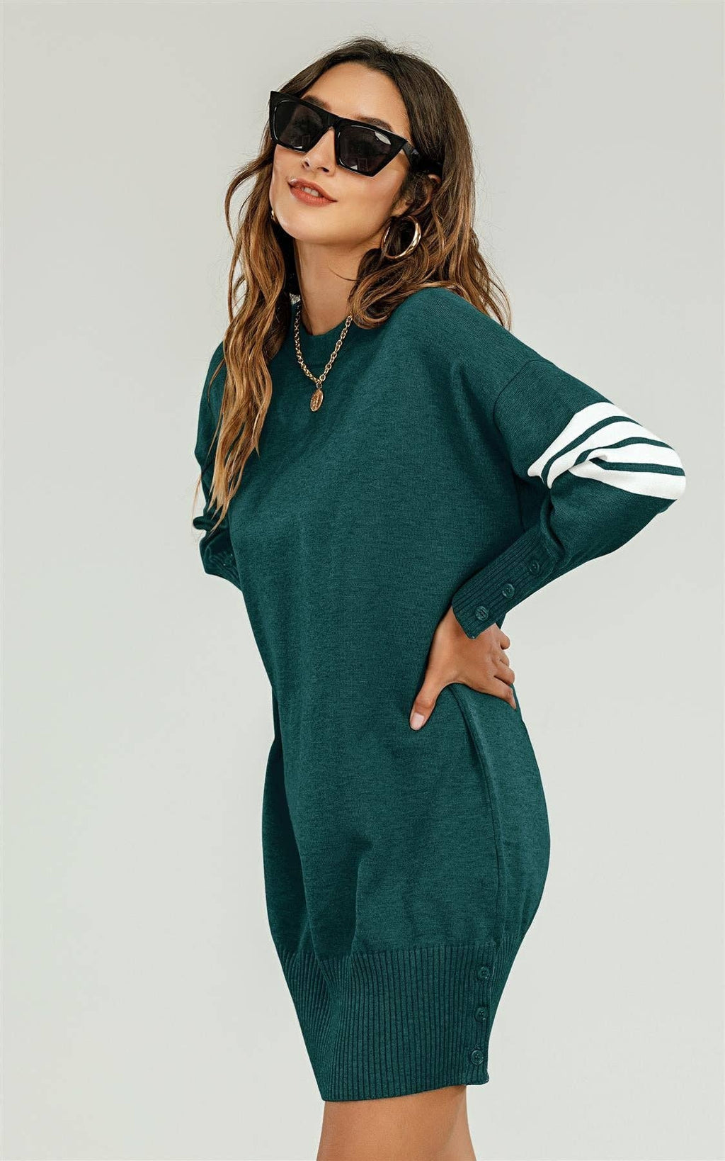 Robe pull tunique en tricot à rayures blanches en vert foncé  FS collection