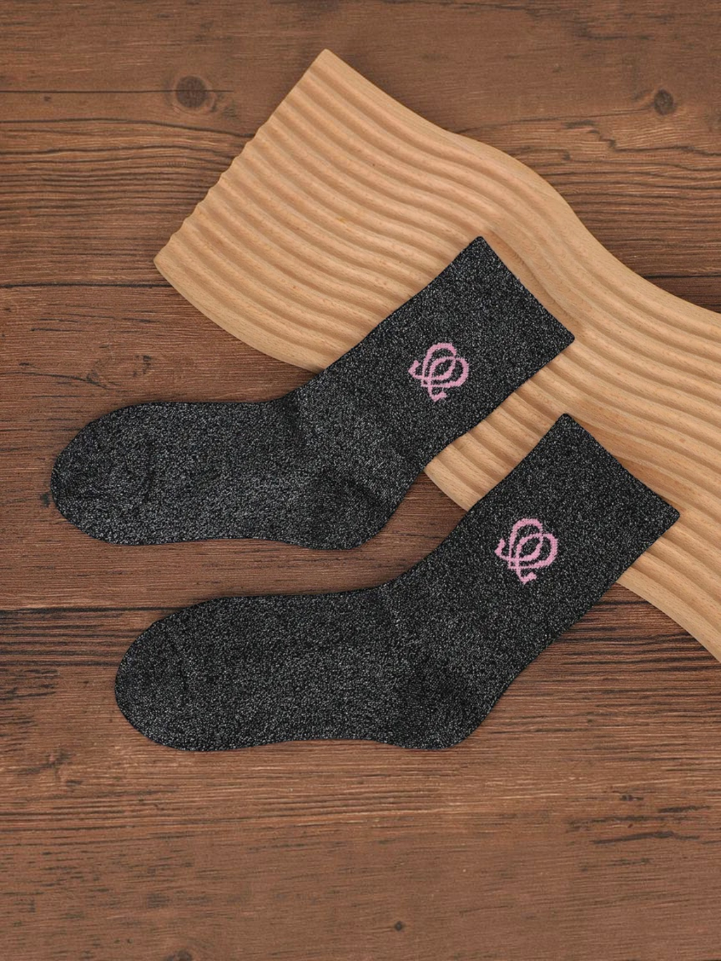 Chaussettes BROCK GALLANTRY noires pailletées avec broderie rose, style festif mi-mollet en tissu scintillant