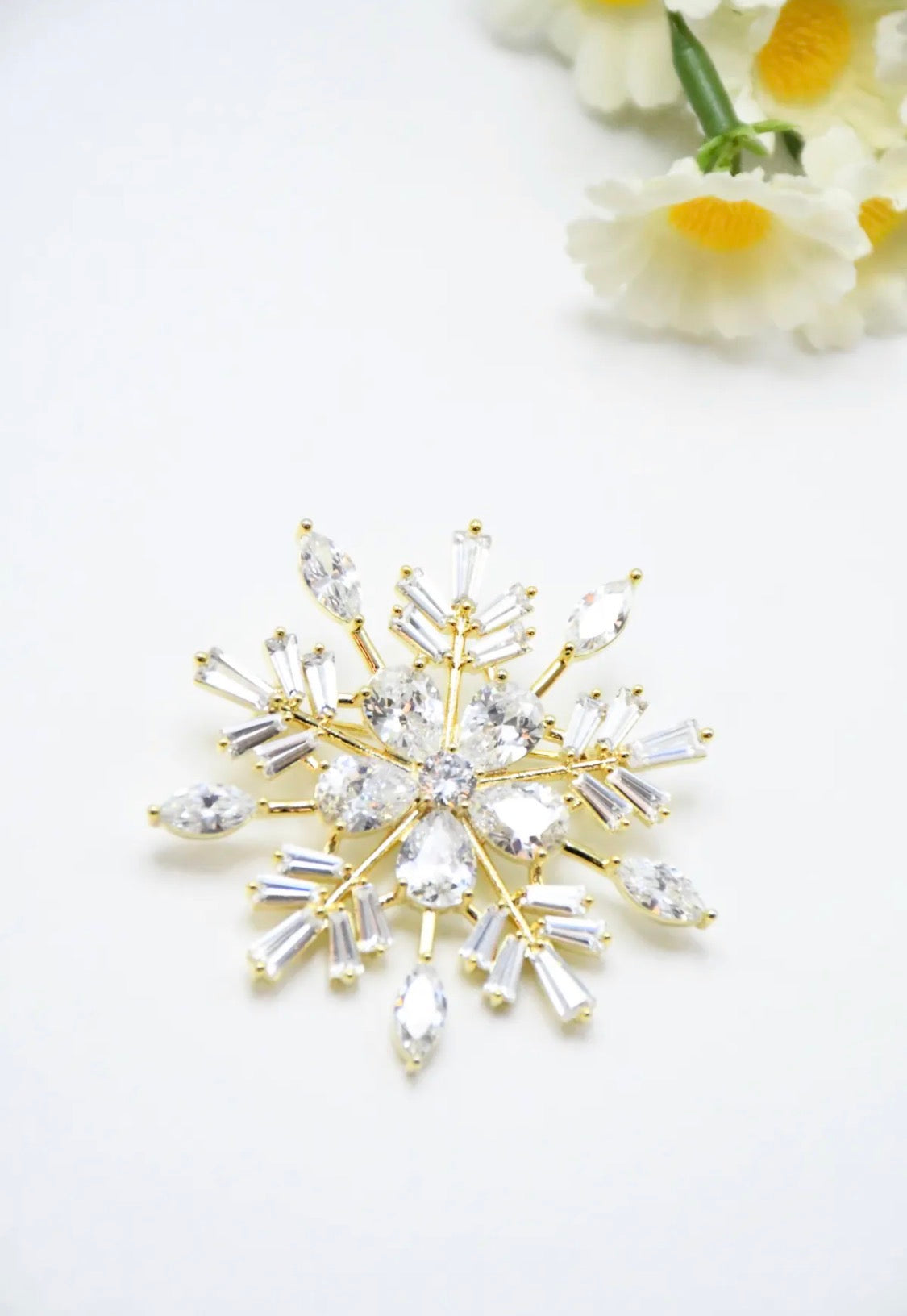 Broche Rosa — Bijou Plaqué Or en Métal