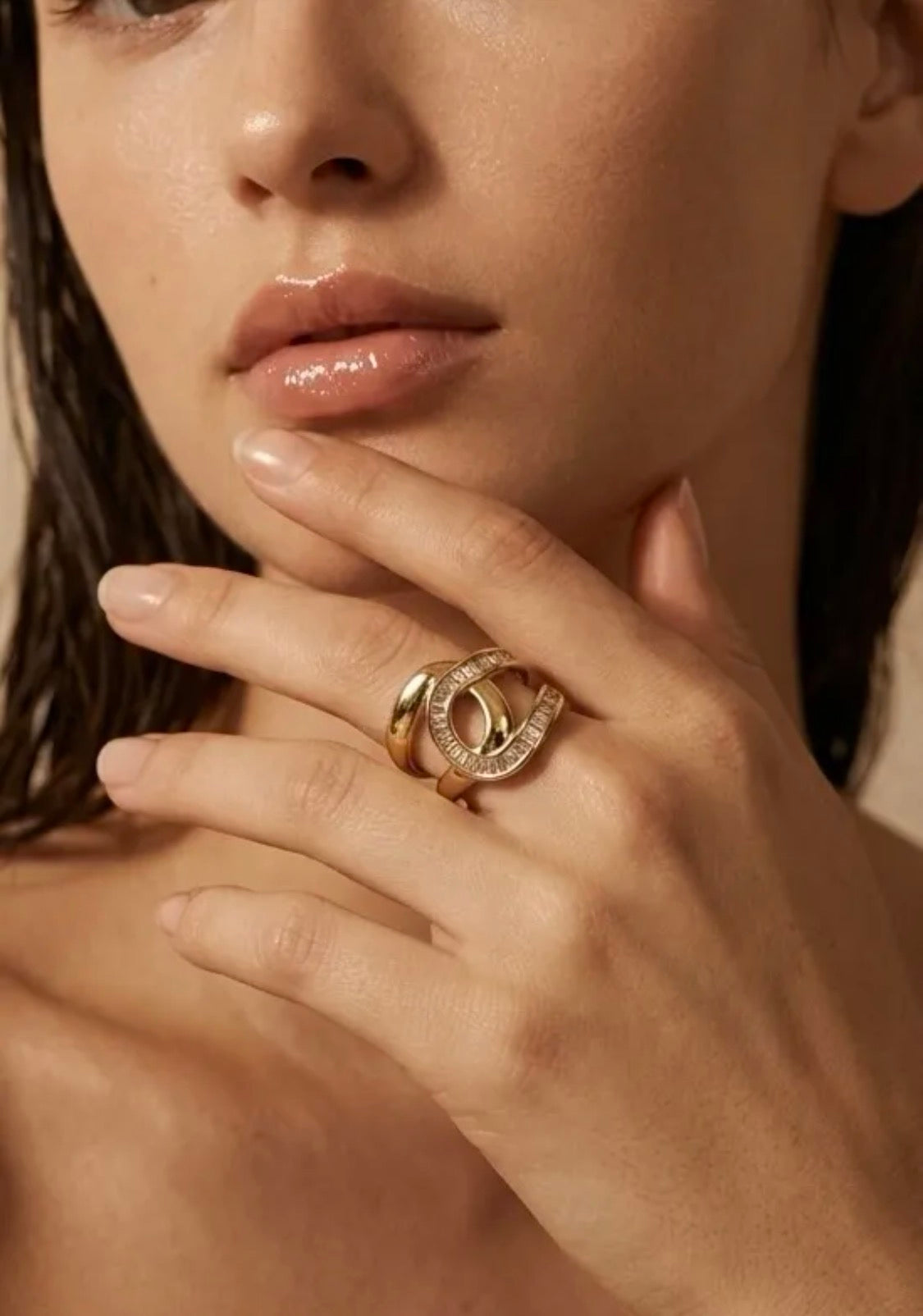 Bague dorée entrelacée à pierres ÉLINE L’ATELIER