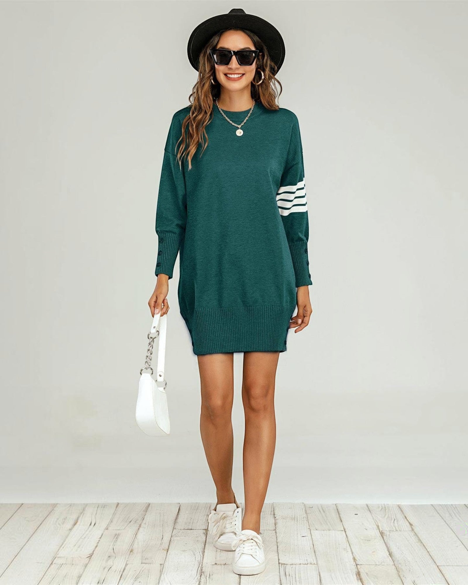 Robe pull tunique en tricot à rayures blanches en vert foncé  FS collection