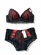 Ensemble lingerie BROCK BELLE COM'ELLE bonnet C en dentelle noire et rouge avec détails croisés sur la culotte