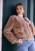 Manteau court femme en fausse fourrure à boutons dorés FRIME