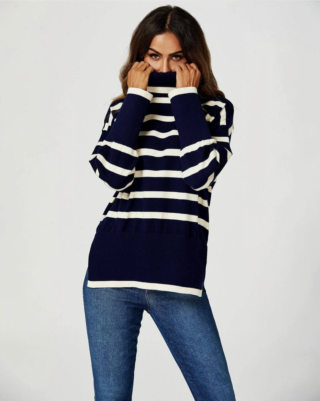 Pull à col roulé à rayures en bleu marine  FS collection