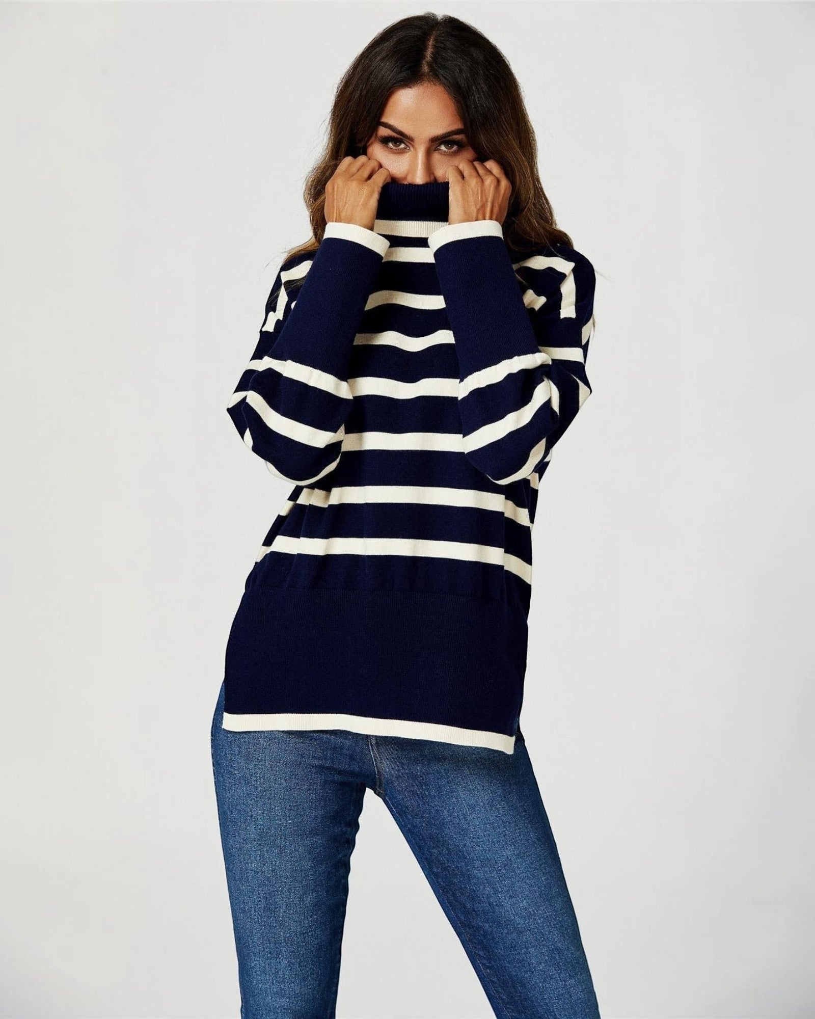 Pull à col roulé à rayures en bleu marine  FS collection