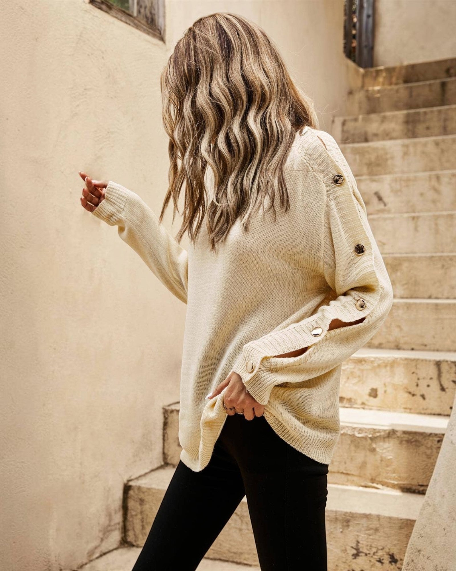 Pull confortable à boutons en beige  FS collection