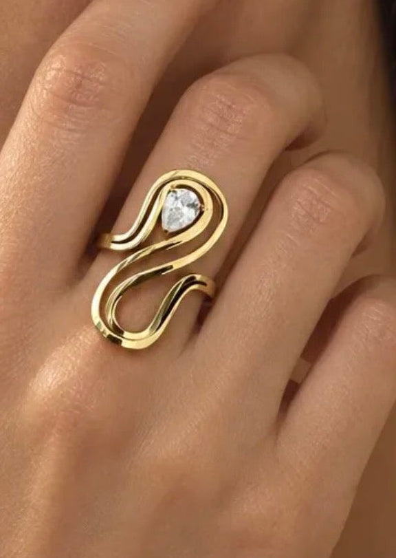 Bague ondulée dorée à zircon goutte ÉLINE L’ATELIER