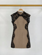 Robe courte ajustée à dentelle noire FRIME