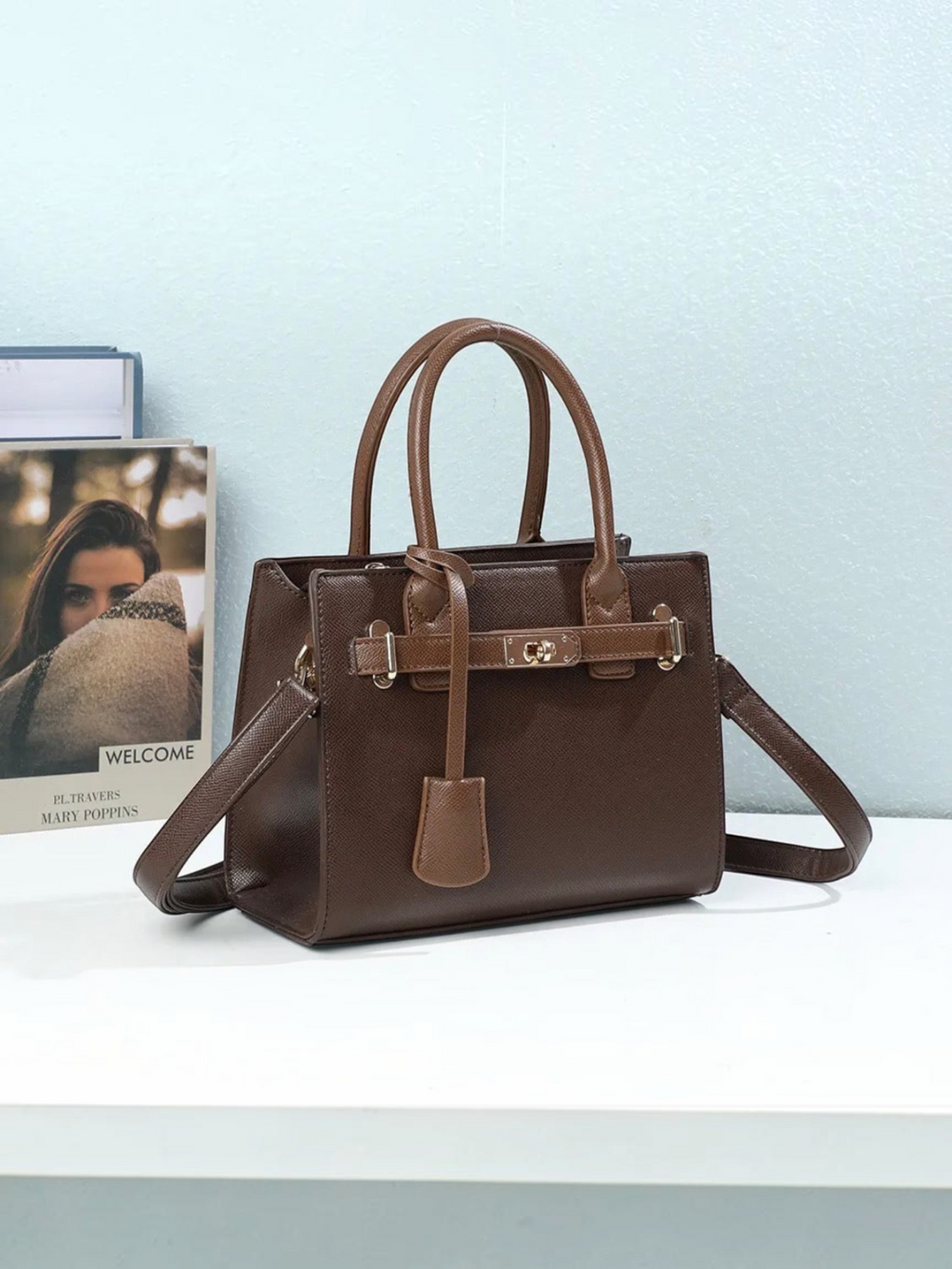 Sac à main BROCK GALLANTRY Elina marron en cuir synthétique grainé avec fermoir twist doré et bandoulière amovible