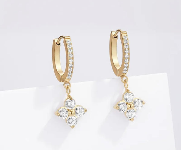 Boucles d’oreilles créoles  à pendentifs fleurs Éline L’ATELIER