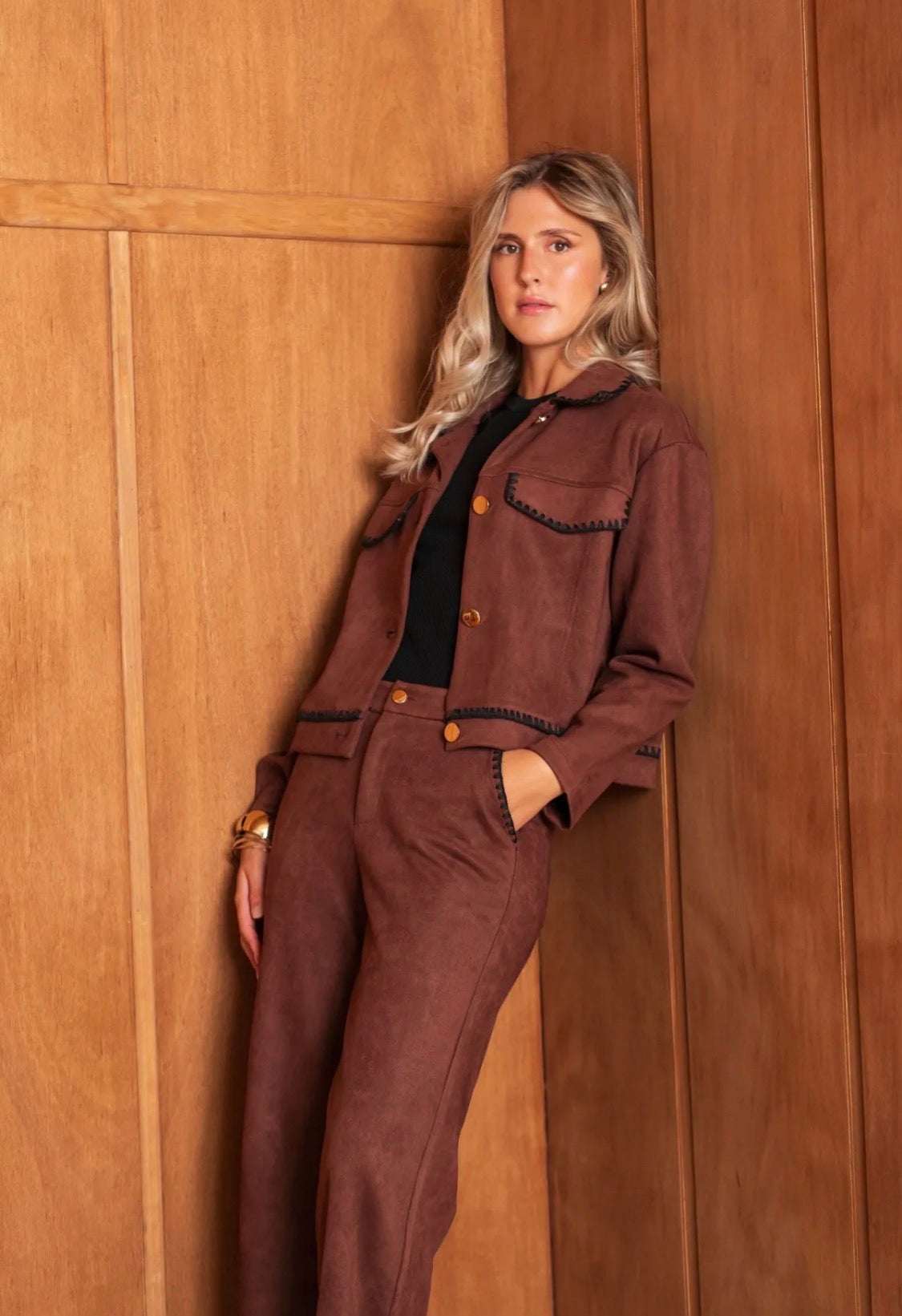 Ensemble veste et pantalon en suédine frime