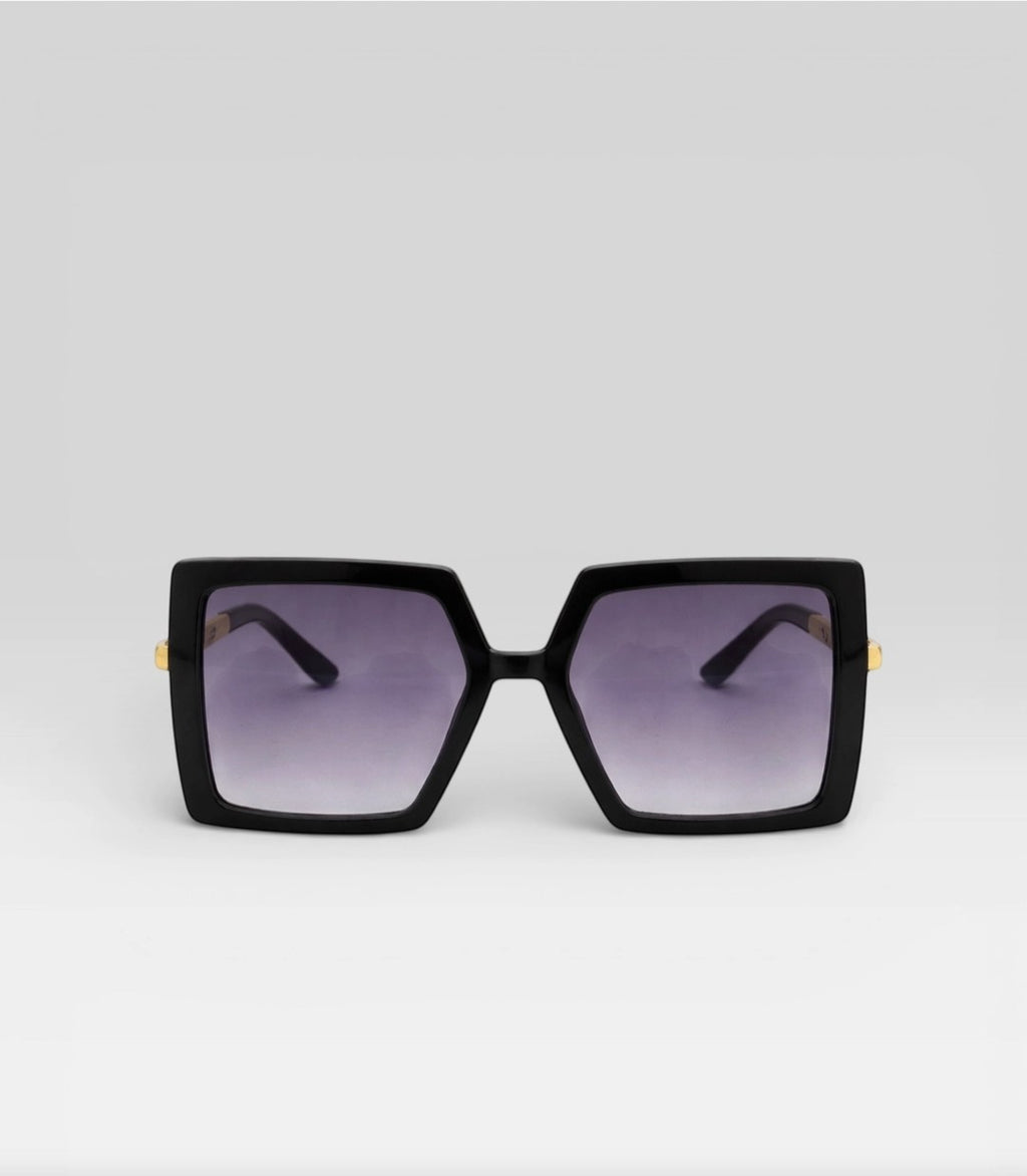 Lunettes de soleil ÉLINE L'ATELIER

Ces lunettes de soleil allient style et protection pour un look tendance en toutes circonstances. Leur design moderne s'adapte à toutes les formes de visage tout en offrant un confort optimal.