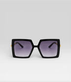 Lunettes de soleil ÉLINE L'ATELIER

Ces lunettes de soleil allient style et protection pour un look tendance en toutes circonstances. Leur design moderne s'adapte à toutes les formes de visage tout en offrant un confort optimal.