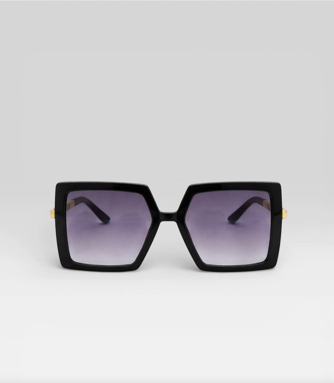 Lunettes de soleil ÉLINE L'ATELIER

Ces lunettes de soleil allient style et protection pour un look tendance en toutes circonstances. Leur design moderne s'adapte à toutes les formes de visage tout en offrant un confort optimal.