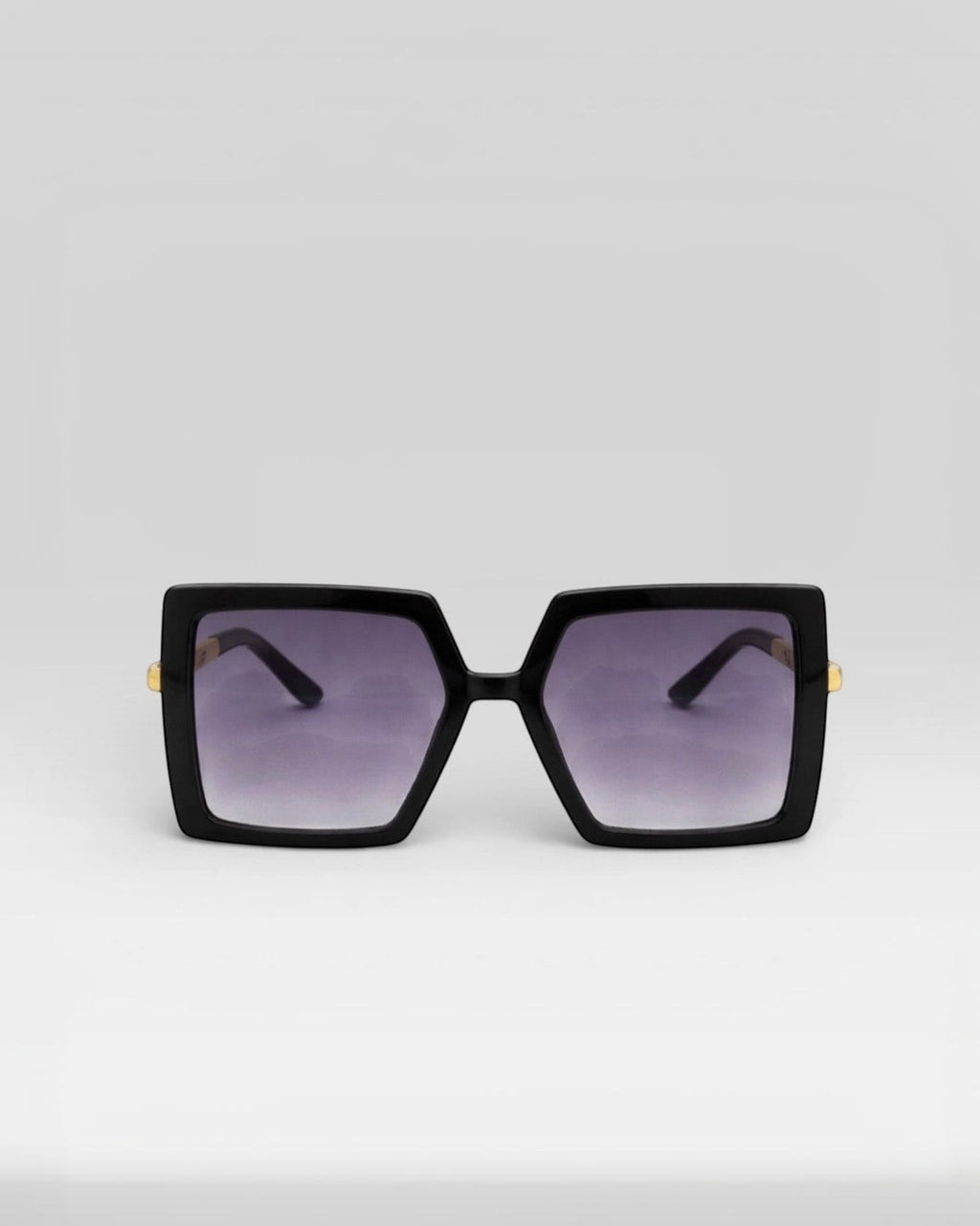Lunettes de soleil ÉLINE L'ATELIER

Ces lunettes de soleil allient style et protection pour un look tendance en toutes circonstances. Leur design moderne s'adapte à toutes les formes de visage tout en offrant un confort optimal.
