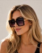 Lunettes de soleil ÉLINE L'ATELIER

Ces lunettes de soleil allient style et protection pour un look tendance en toutes circonstances. Leur design moderne s'adapte à toutes les formes de visage tout en offrant un confort optimal.