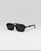 Lunettes de soleil ÉLINE L'ATELIER

Ces lunettes de soleil allient style et protection pour un look tendance en toutes circonstances. Leur design moderne s'adapte à toutes les formes de visage tout en offrant un confort optima
