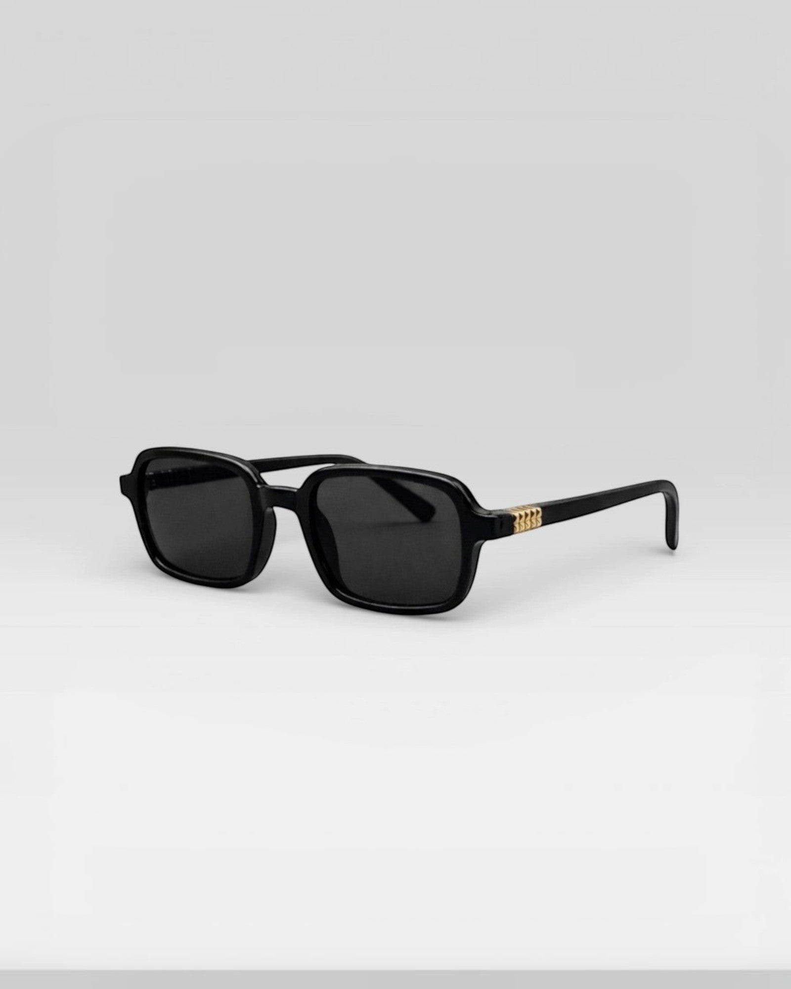 Lunettes de soleil ÉLINE L'ATELIER

Ces lunettes de soleil allient style et protection pour un look tendance en toutes circonstances. Leur design moderne s'adapte à toutes les formes de visage tout en offrant un confort optima