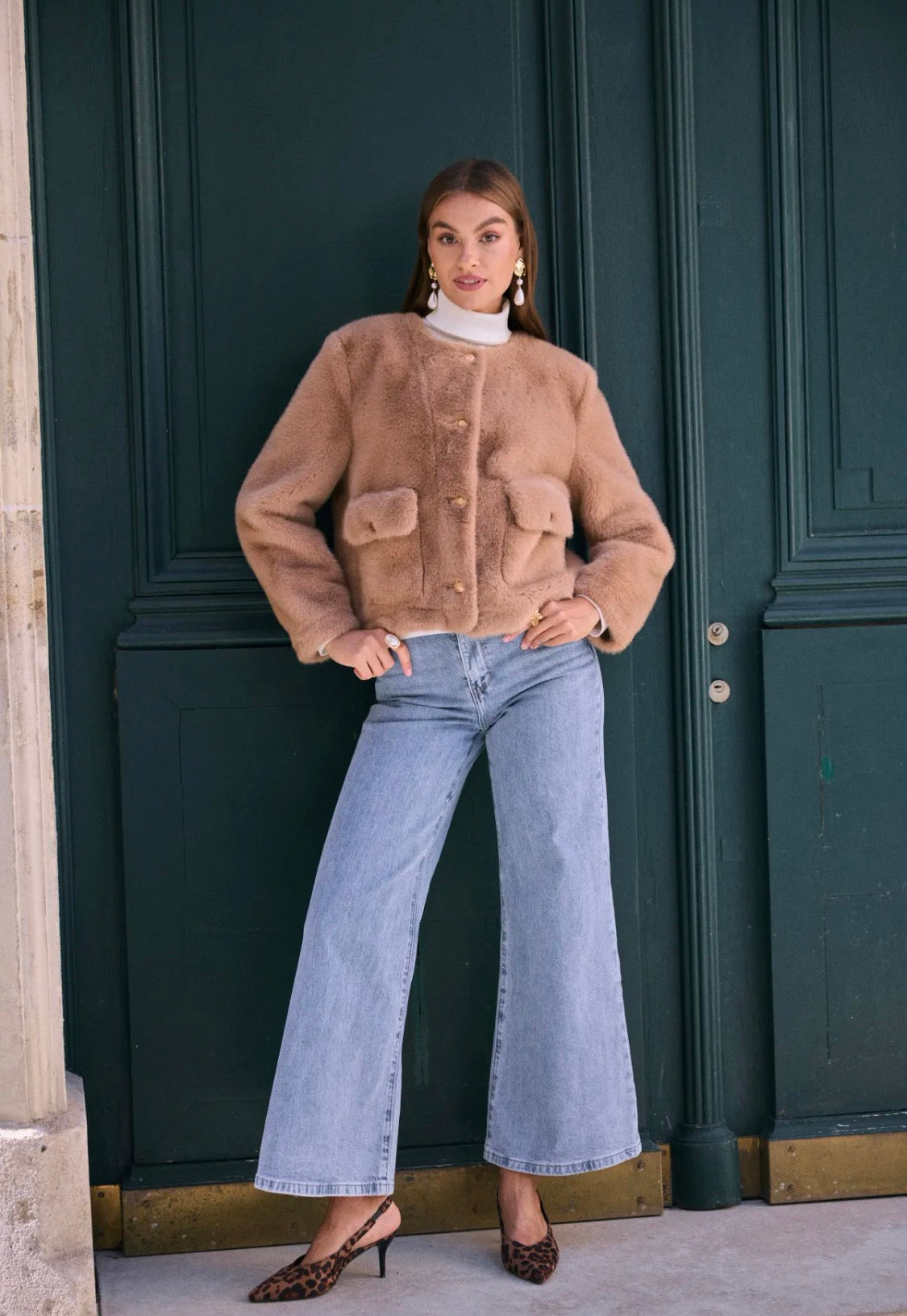 Manteau court femme en fausse fourrure à boutons dorés FRIME
