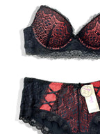 Ensemble lingerie BROCK bonnet C noir et rouge avec dentelle florale, soutien-gorge et culotte assortis