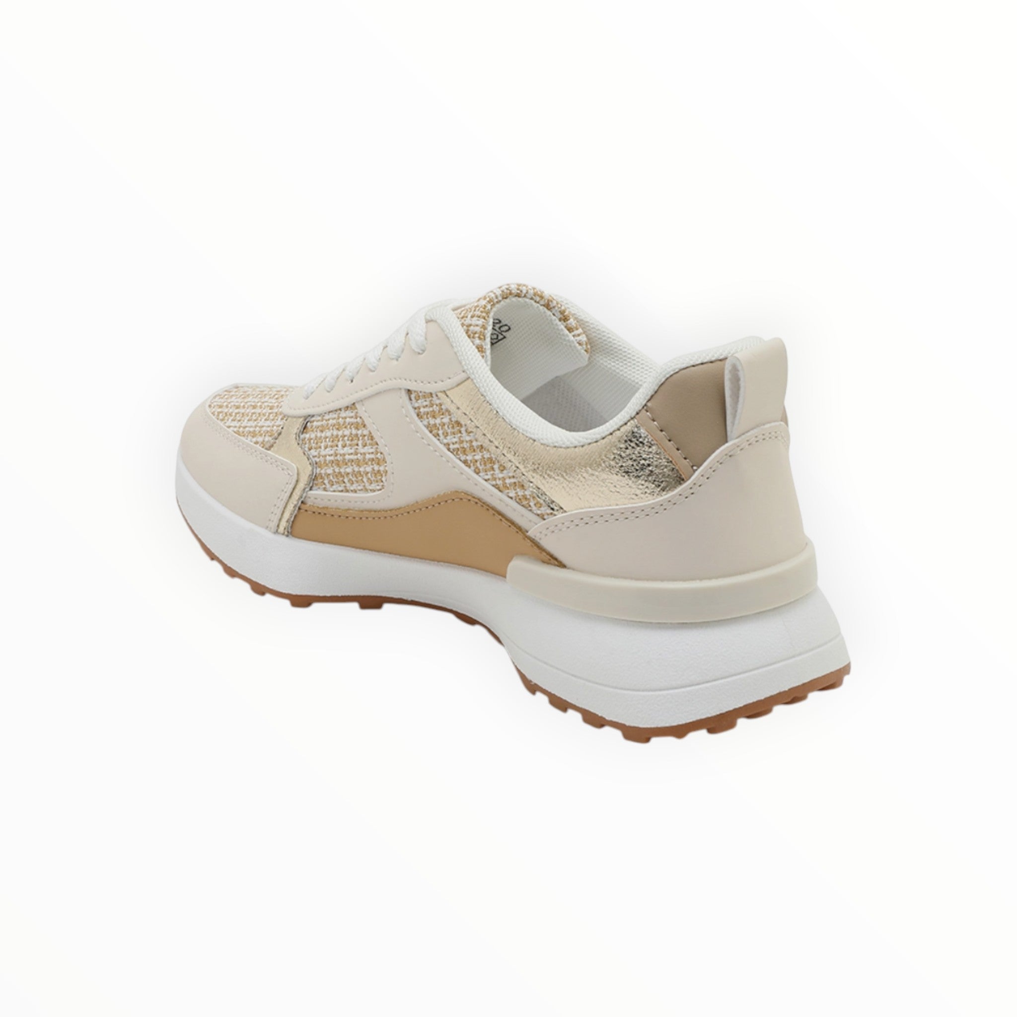 Basket tendance avec détails cousu