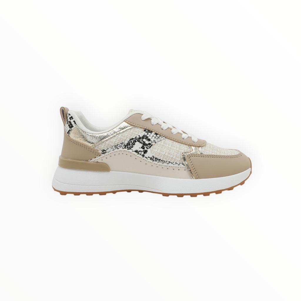 Basket tendance avec détails cousu