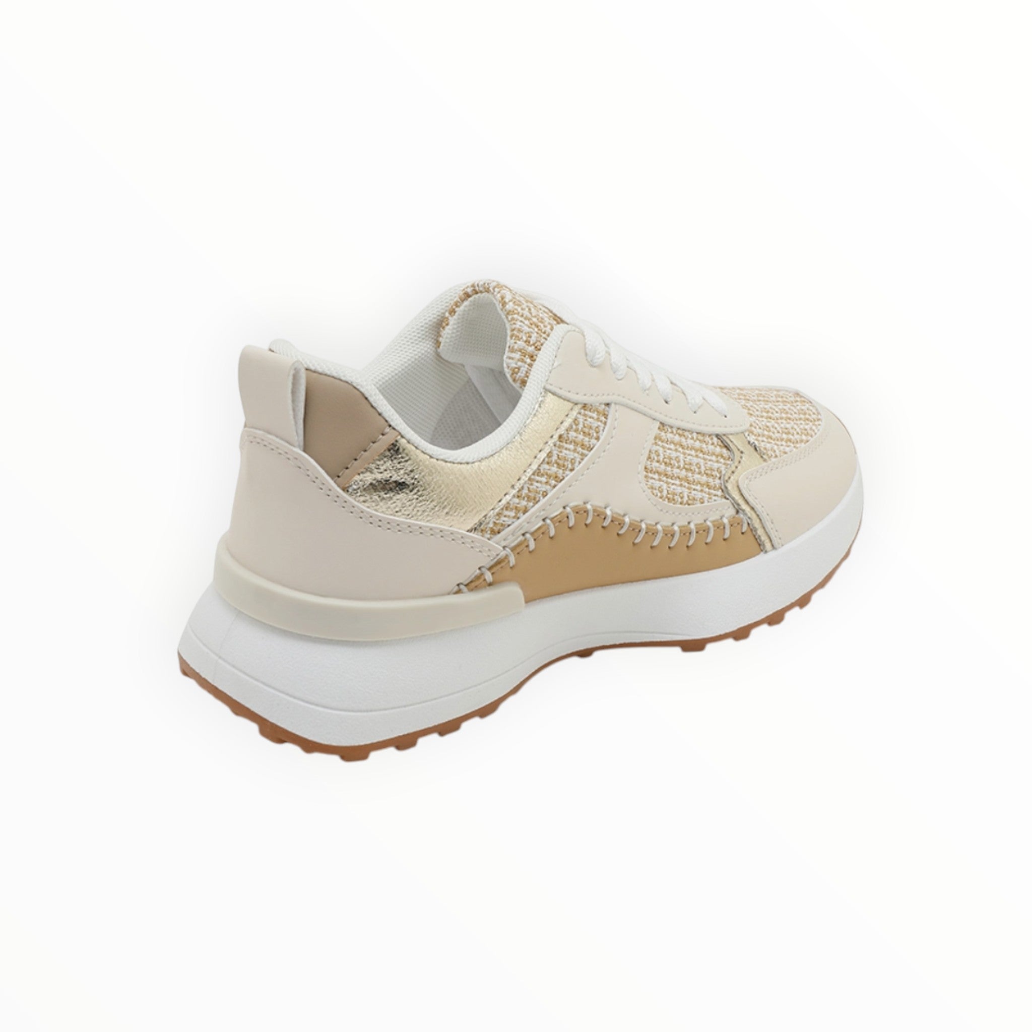 Basket tendance avec détails cousu