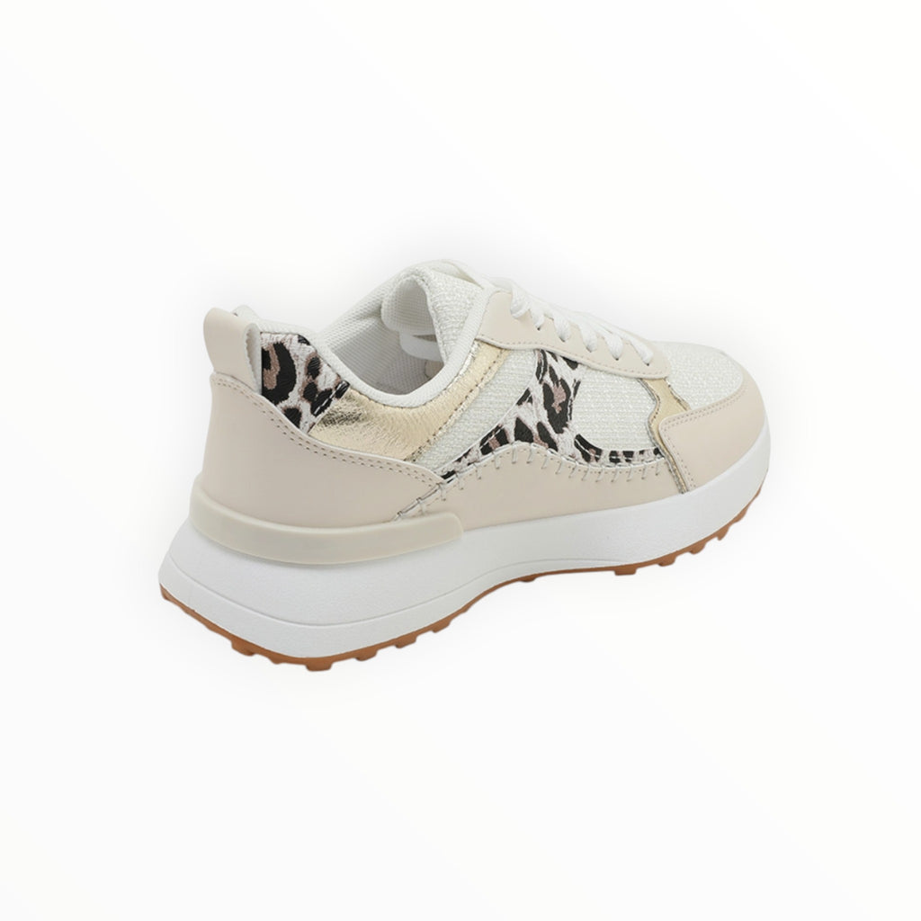 Basket tendance avec détails cousu