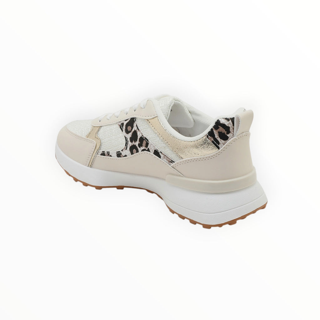 Basket tendance avec détails cousu