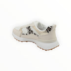 Basket tendance avec détails cousu