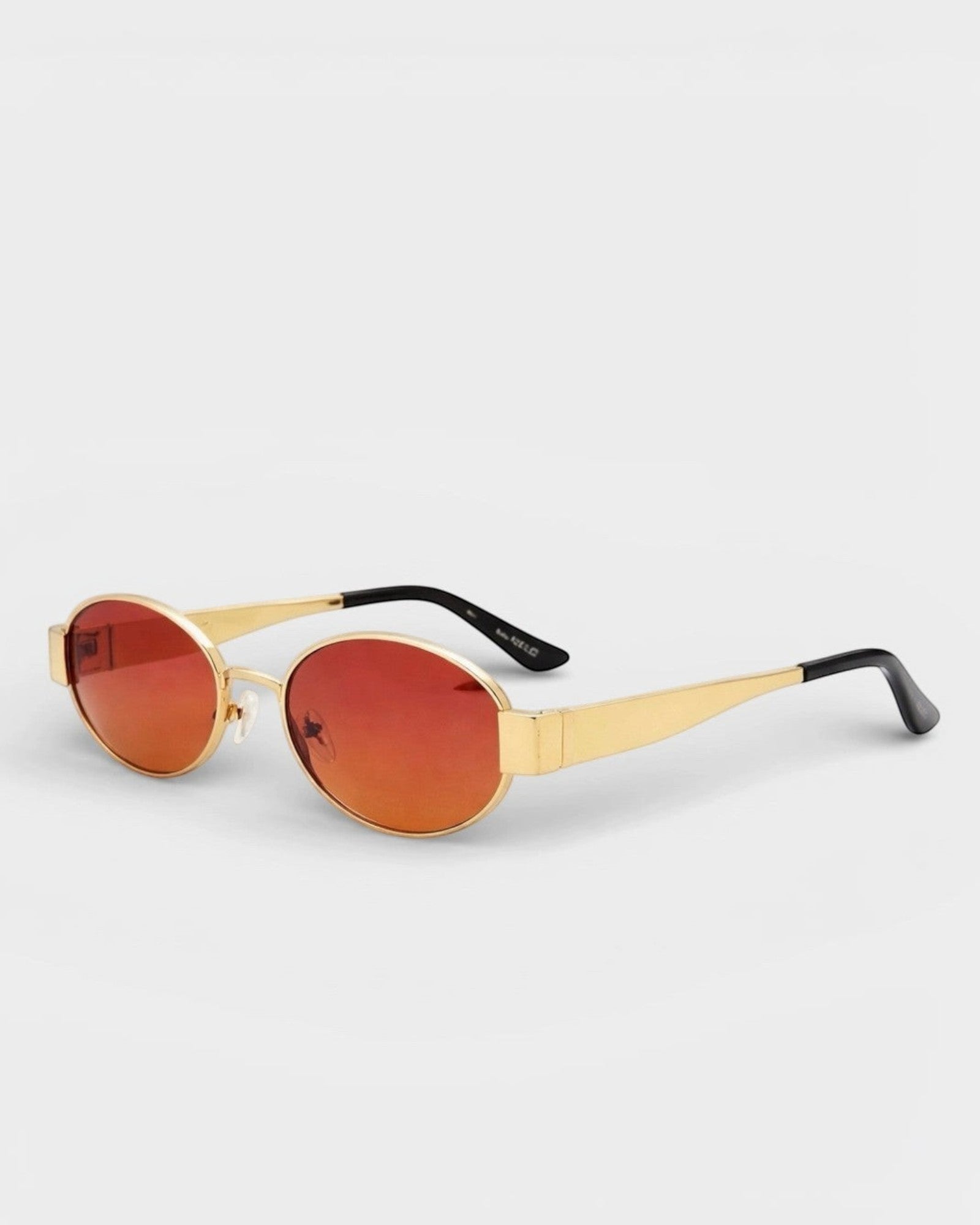 Lunettes de soleil ÉLINE L'ATELIER

Ces lunettes de soleil allient style et protection pour un look tendance en toutes circonstances. Leur design moderne s'adapte à toutes les formes de visage tout en offrant un confort optimal