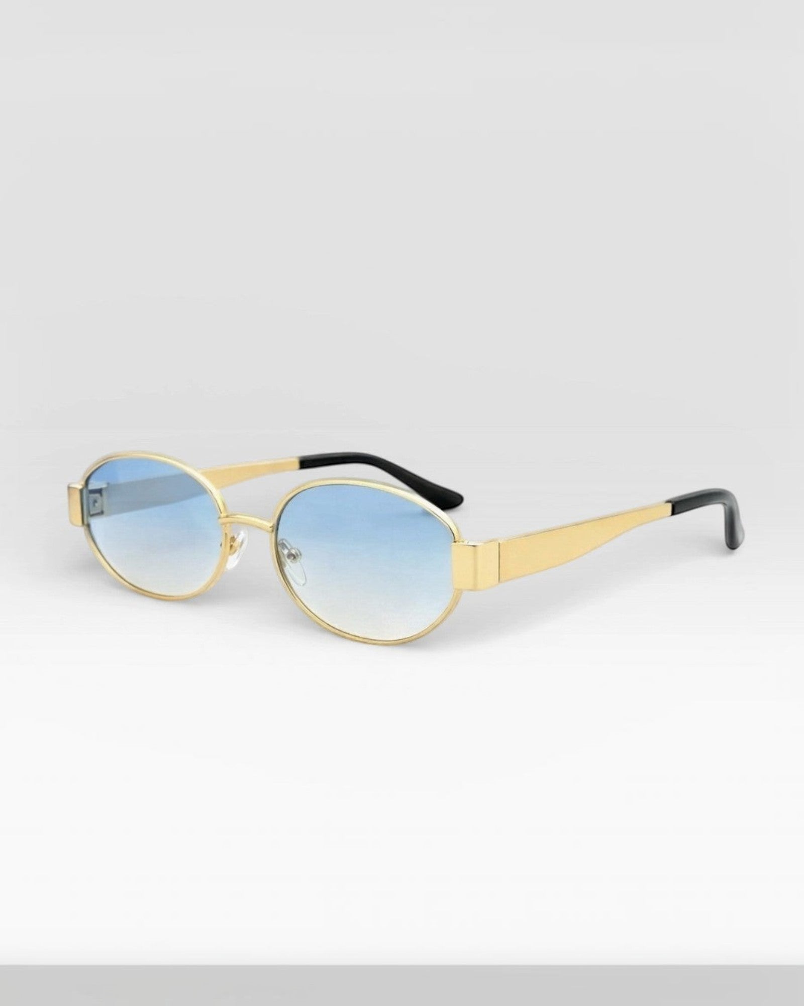 Lunettes de soleil ÉLINE L'ATELIER

Ces lunettes de soleil allient style et protection pour un look tendance en toutes circonstances. Leur design moderne s'adapte à toutes les formes de visage tout en offrant un confort optimal