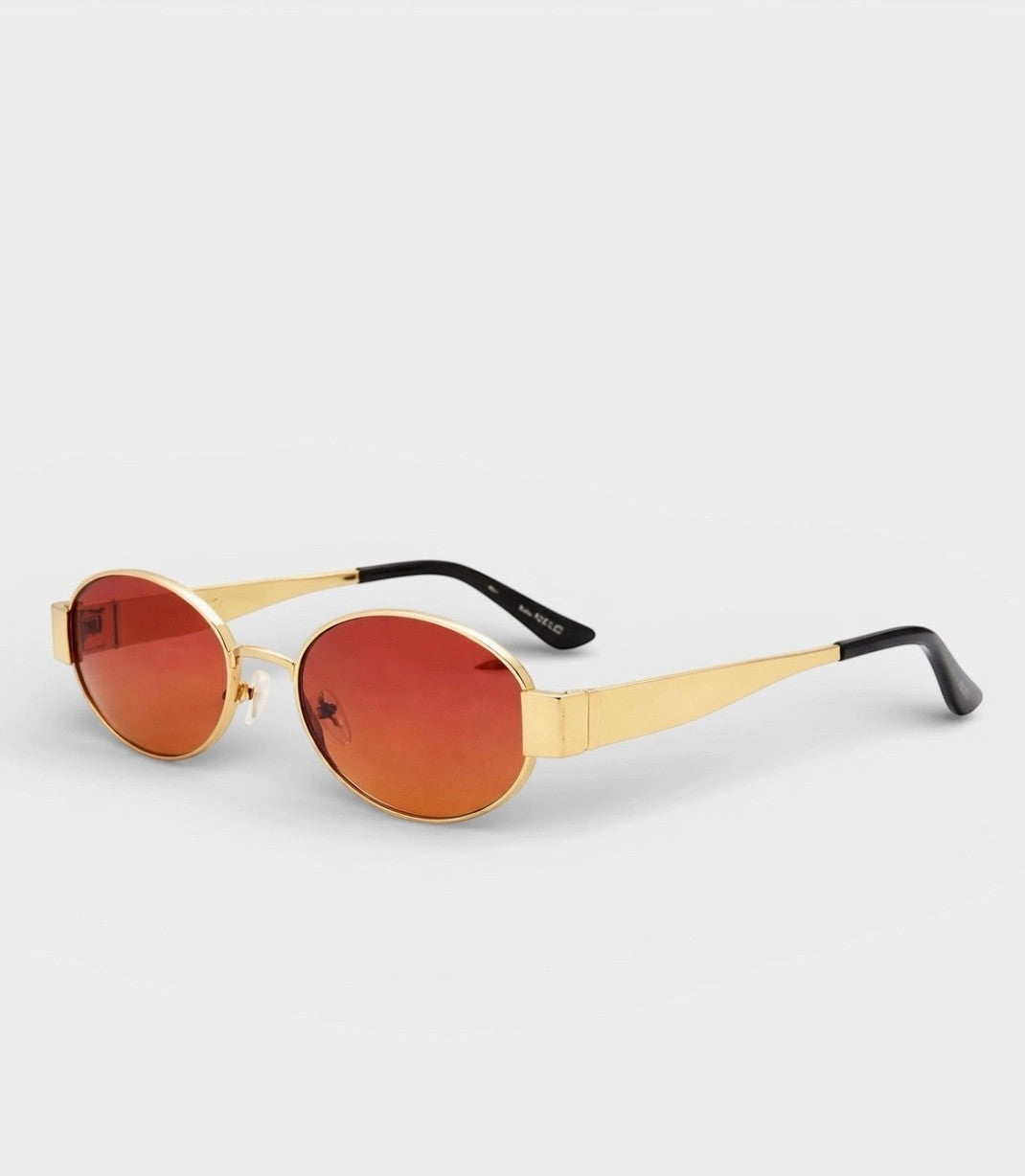 Lunettes de soleil ÉLINE L'ATELIER

Ces lunettes de soleil allient style et protection pour un look tendance en toutes circonstances. Leur design moderne s'adapte à toutes les formes de visage tout en offrant un confort optimal