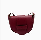 Sac Bandoulière Cuir Grainé Margot LOUISA LEE

Le sac Margot de LOUISA LEE incarne l'élégance italienne dans sa plus belle expression. Confectionné en cuir de vachette grainé avec une doublure textile soignée, il accompagne aussi bien vos journées que vos soirées avec une sophistication intemporelle.
