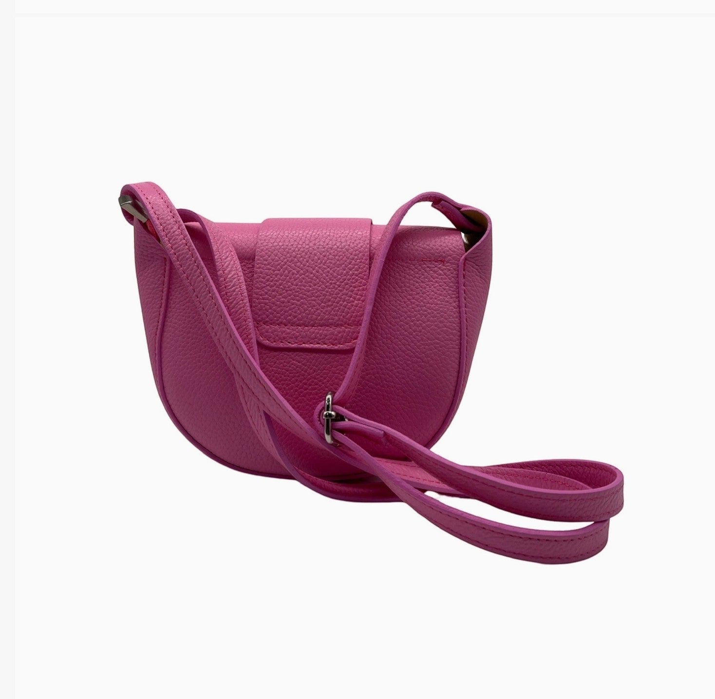 Sac Bandoulière Cuir Grainé Margot LOUISA LEE

Le sac Margot de LOUISA LEE incarne l'élégance italienne dans sa plus belle expression. Confectionné en cuir de vachette grainé avec une doublure textile soignée, il accompagne aussi bien vos journées que vos soirées avec une sophistication intemporelle.