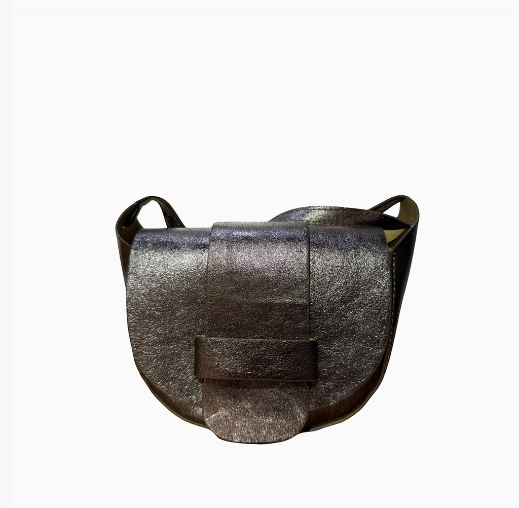 Sac Bandoulière Cuir Grainé Margot LOUISA LEE

Le sac Margot de LOUISA LEE incarne l'élégance italienne dans sa plus belle expression. Confectionné en cuir de vachette grainé avec une doublure textile soignée, il accompagne aussi bien vos journées que vos soirées avec une sophistication intemporelle.