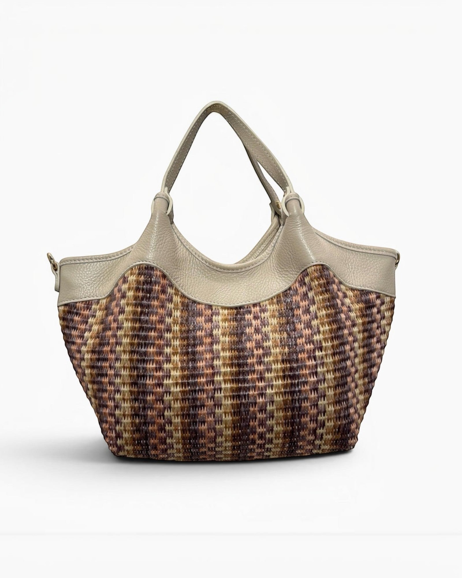 Sac Raphia Cuir Olga Médium Multicolore LOUISA LEE

Le sac Olga de LOUISA LEE allie tressage artisanal en raphia et cuir de vachette grainé pour une silhouette Old Money intemporelle. Sa forme évasée, ses anses ergonomiques et son volume généreux en font le compagnon idéal du quotidien