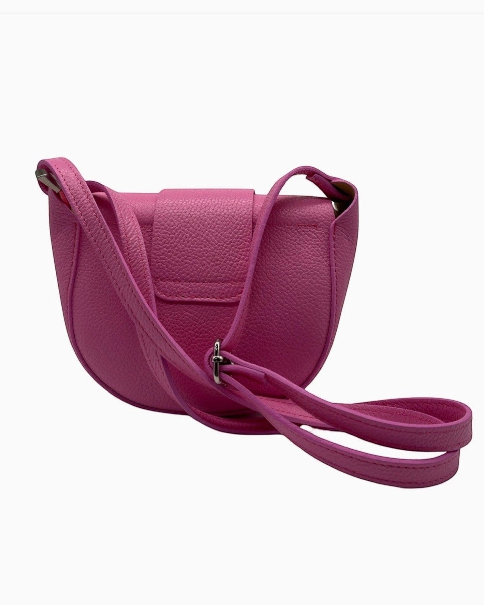 Sac Bandoulière Cuir Grainé Margot LOUISA LEE

Le sac Margot de LOUISA LEE incarne l'élégance italienne dans sa plus belle expression. Confectionné en cuir de vachette grainé avec une doublure textile soignée, il accompagne aussi bien vos journées que vos soirées avec une sophistication intemporelle.