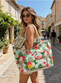 Sac de Plage Motif Flamand Rose et Fleur LINETA

Un sac de plage grand format au motif flamand rose et fleurs, aussi pratique qu'élégant. Il est livré avec une petite pochette assortie pour garder vos essentiels en sécurité : téléphone, clés, argent ou maquillage.