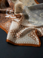 Foulard touche soie 70x70