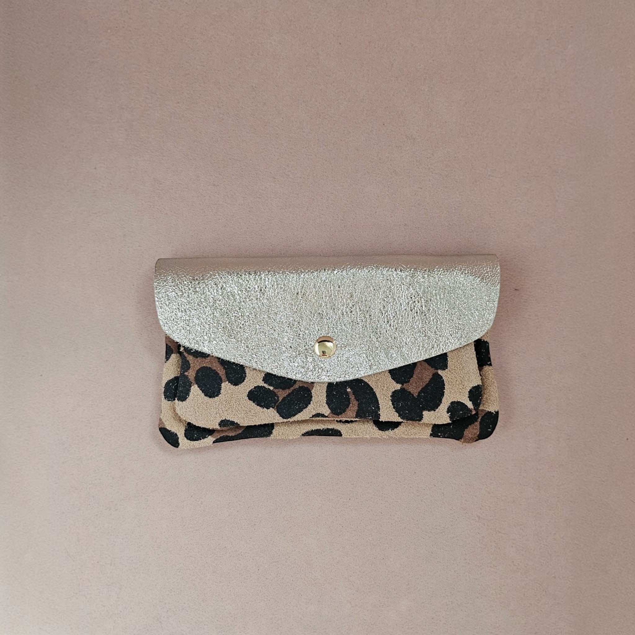 Pochette cuir vachette double poches léopard — ROYAL MARAIS