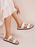 Mules Plates à Brides Croisées et Boucle Métallique