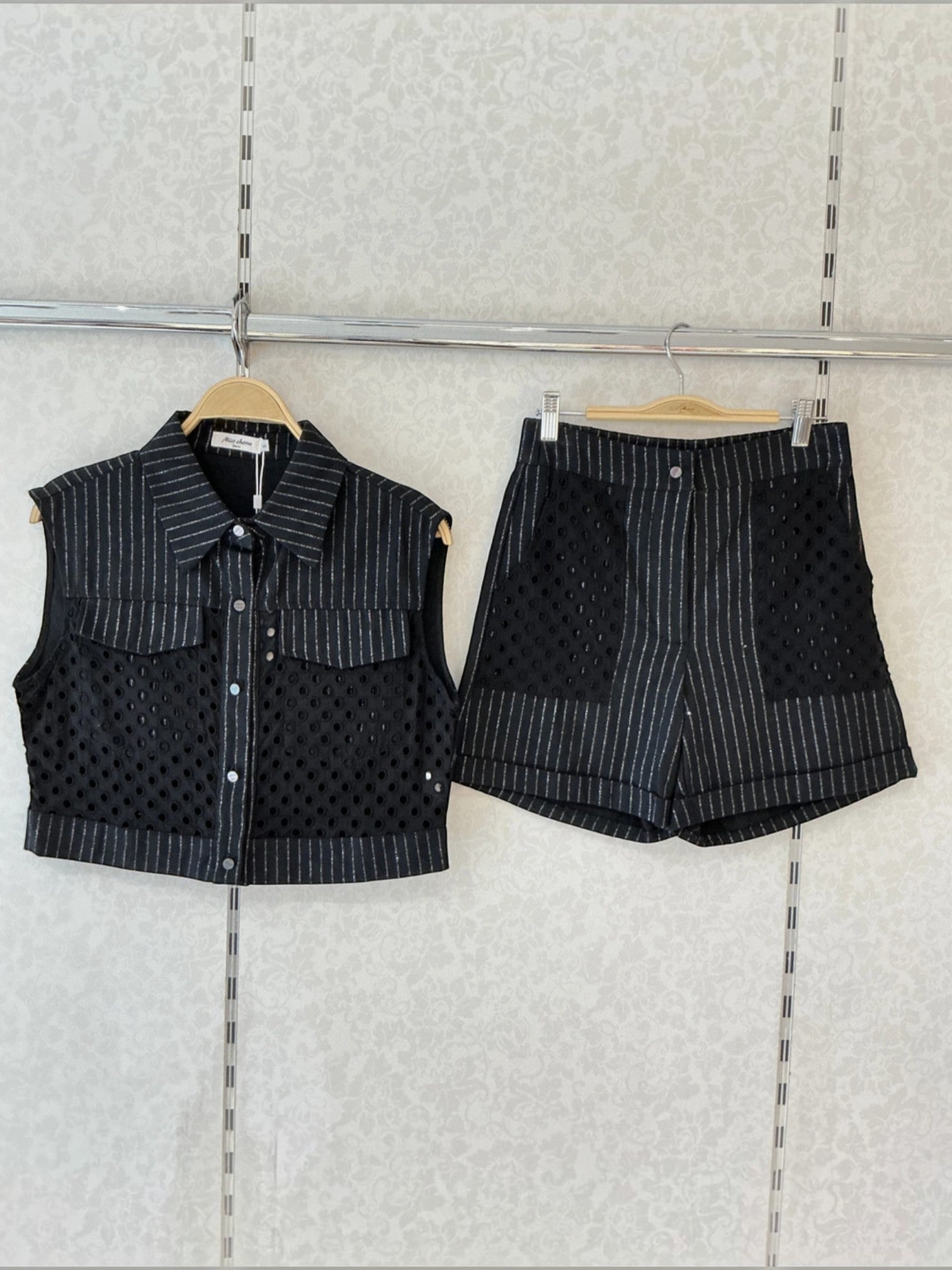Ensemble top sans manches et short en lin ajouré MISS CHARM