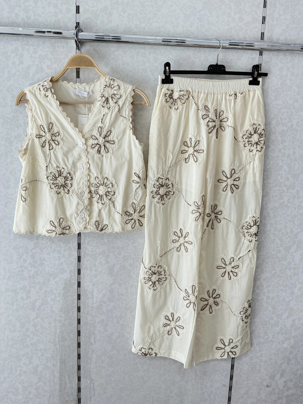 Ensemble top et pantalon brodé MISS CHARM