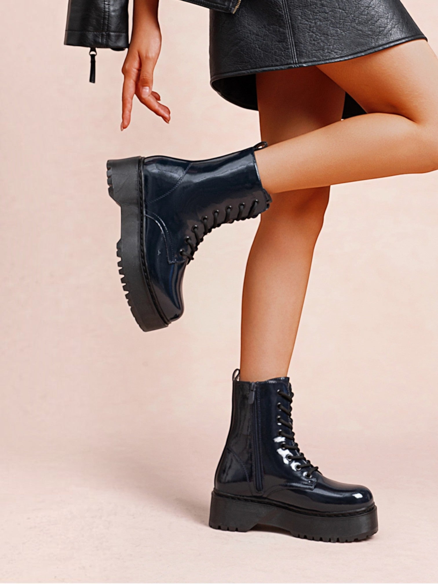 Bottines Noires Vernies à Plateforme  LADY GLORY