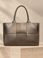 Sac cabas BROCK BELLA CLASSICA en cuir Dollaro gris métallisé avec motif tressé sur socle en pierre
