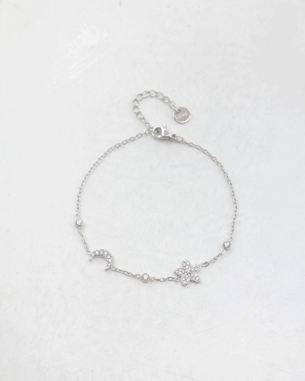 Bracelet BROCK en acier inoxydable avec chaîne fine, motifs lune et trèfle sertis de cristaux brillants